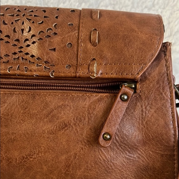 b.o.c. Brown Leather Crossbody Bag with Vintage Appeal - Picture 4 of 16